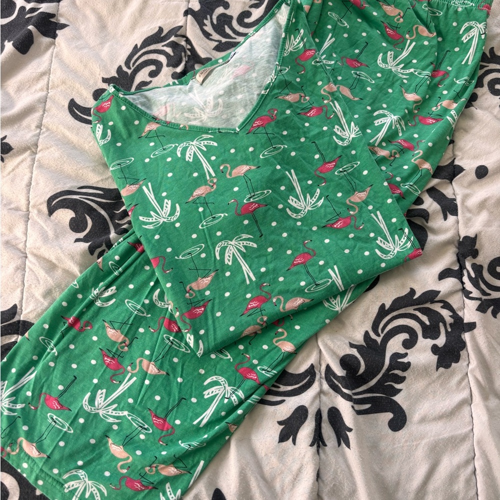 Green & Pink Flamingo Pajama Set XL | Short Sleeve Top + Capris | NWOT